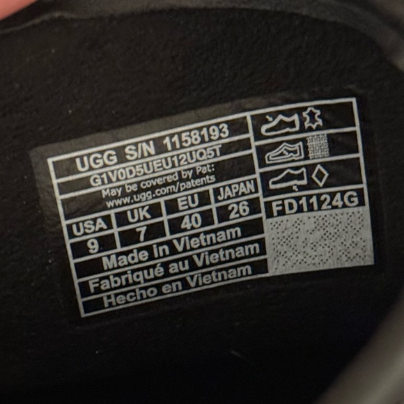 NWT UGG Black Suede Platform booties w side zip - Picture 4 of 7